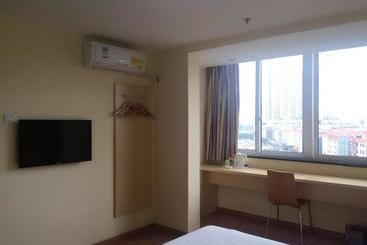 هتل 7 Days Inn Ganzhou Railway Station Waitan No.1 Branch