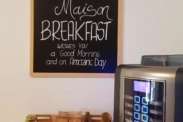تختخواب و صبحانه La Petite Maison