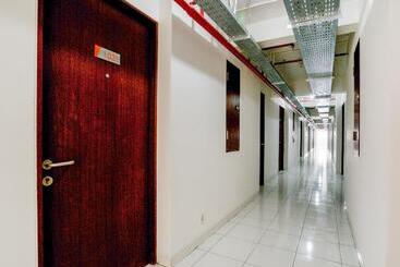 هتل Oyo 2942 Apartement River View Jababeka