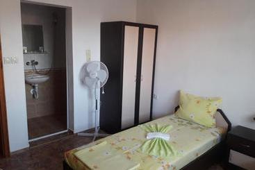 پانسیون Georgievi Guest House