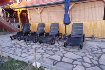 تختخواب و صبحانه Vila Viktori