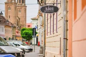 پانسیون Jules Home
