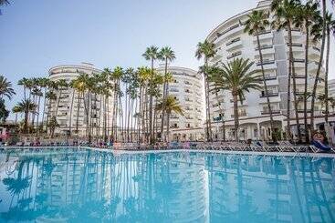 فندق Servatur Waikiki