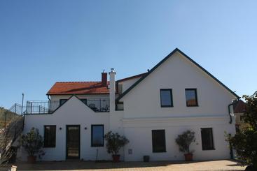 Отель Bioweingut Schmidl