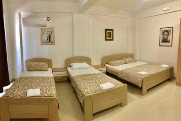 پانسیون Apartmani Maja