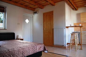 بنسيون Maya Guesthouse