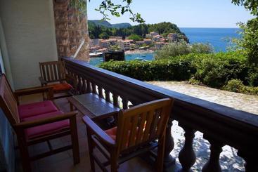 پانسیون Villa Sara Guesthouse