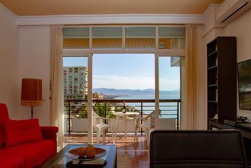 Center & White Town Apartment