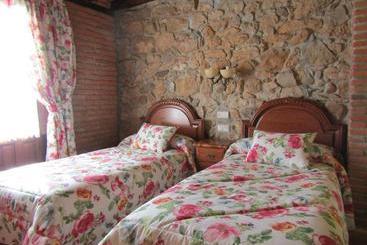 هتل Posada La Venta De Quijas