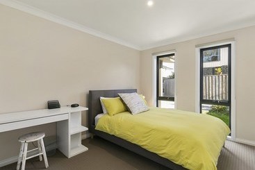 Summer Breeze  Free Wifi & Netflix Inlet Side Central Location