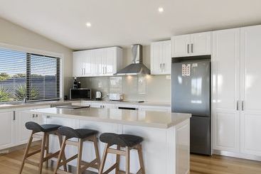Summer Breeze Free Wifi & Netflix Inlet Side Central Location