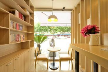 هتل Hanting  Shanghai Bao An Highway