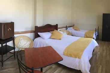 هتل Tababela Airport B&b
