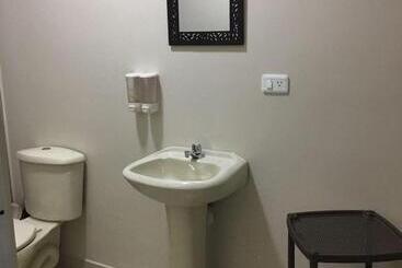 هتل Tababela Airport B&b