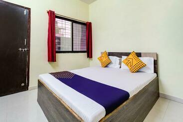 호텔 Spot On 67463 Shiv Residency