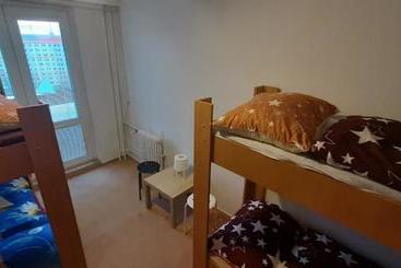 هاستل Km House černý Most