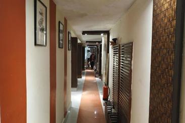 هتل Centre Point