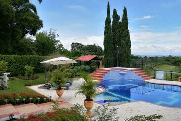 هتل Boutique Finca Los Mangos