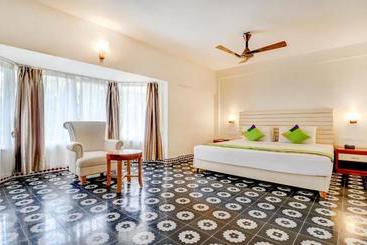בית מלון כפרי Treebo Trend Palmyra Grand Suites