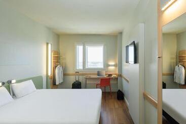 Hotel Ibis Budget Málaga Aeropuerto Avenida De Velazquez