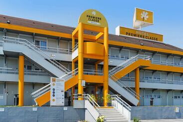 Отель Première Classe Villejust