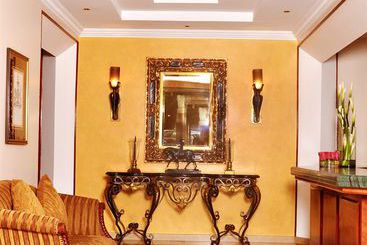 La Colina Suites Hotel