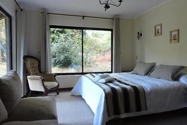 Casa De Noah Bed & Breakfast