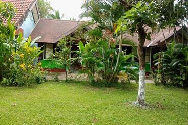 پانسیون Anouxa Riverview Guesthouse