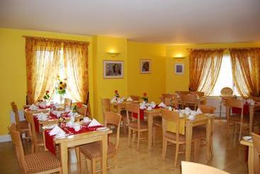 تختخواب و صبحانه Fanad House