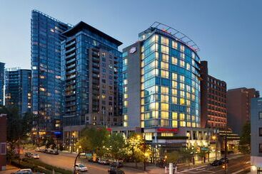 هتل Hampton Inn And Suites By Hilton, Downtown Vancouver