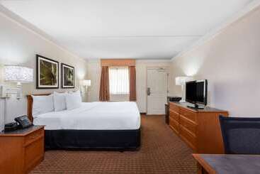 فندق La Quinta East Deerfield Beach   Boca Raton