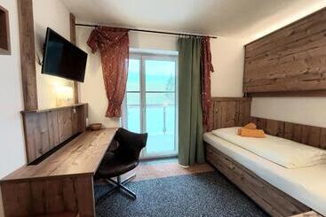 ホテル Gasthof Klug Zum Ehrensepp