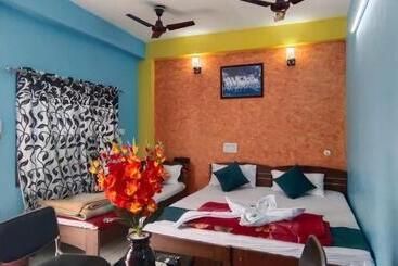 בית מלון כפרי Anand Lok