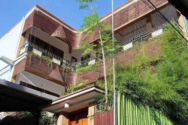 펜션 Klipes Guest House