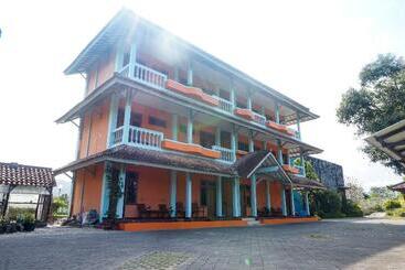 Srikandi Hotel By Oyo Rooms