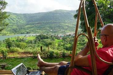 Пансион Avanti Kalagram Hill Top Resort, Mulshi