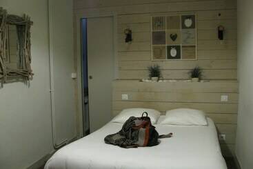 Отель Logis Hôtel Le Cheval Noir
