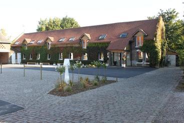 هتل Logis Hôtel & Restaurant   Le Manoir De Gavrelle