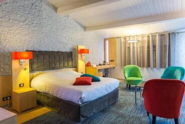 ホテル Logis Le Rabelais Hôtel  Restaurant   Spa