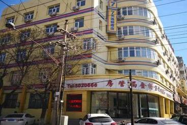 هتل 7days Inn Zhangjiakou Xuanhua Caishenmiao Street