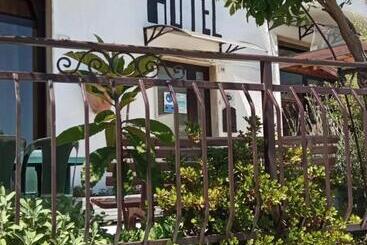 בית מלון כפרי Albergo Sangrilà