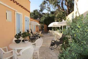 هتل La Petite Auberge