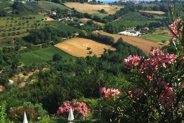 Chiaraluce Country House