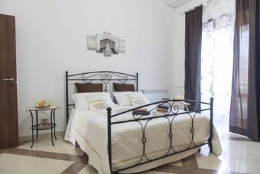 تختخواب و صبحانه Laetitia Guest House32