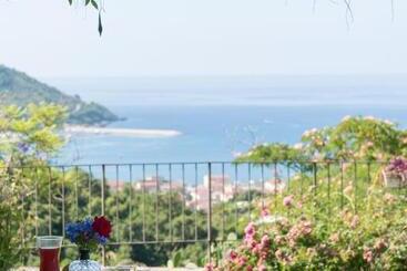 ベッドアンドブレックファースト Altana