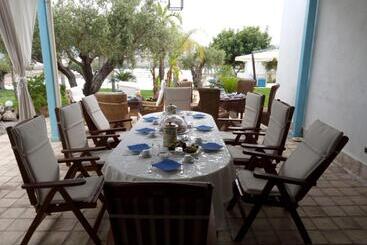 צימר Punta Bianca Suite & Home Experience