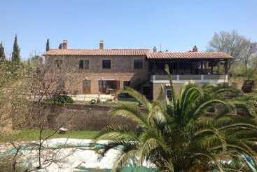 교외 호텔 Bio Agriturismo Il Cavone