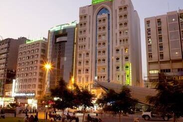 Hotel Landmark Plaza