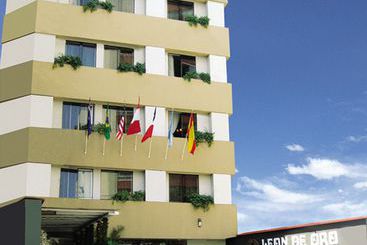 هتل Leon De Oro Inn & Suites
