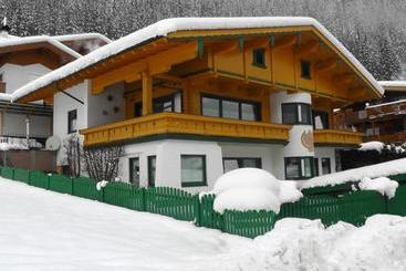 Appartementhaus Zillertal By Piaunddirk - Finkenberg